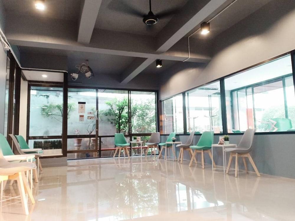 בנגקוק Beerapan Hotel מראה חיצוני תמונה