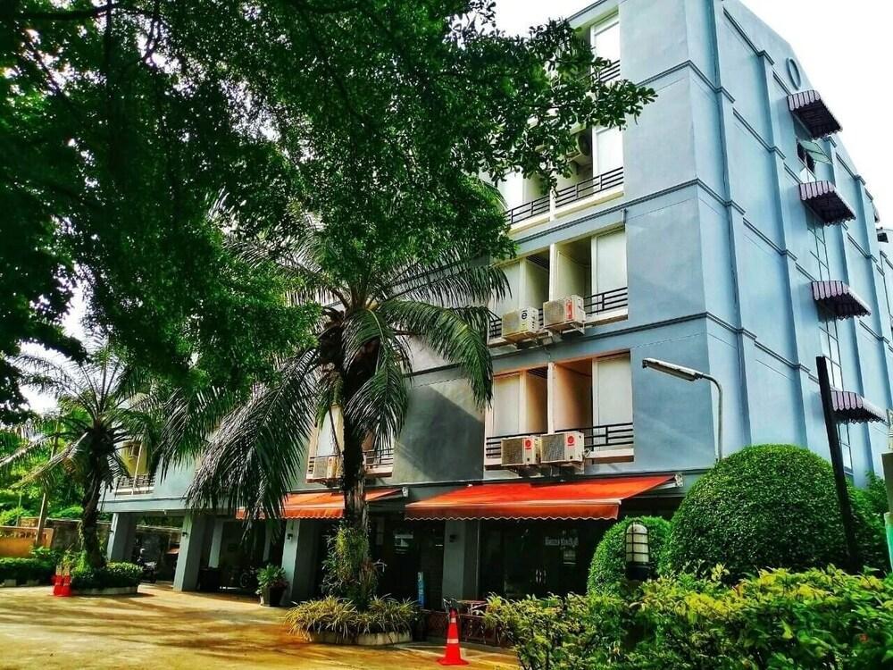 בנגקוק Beerapan Hotel מראה חיצוני תמונה