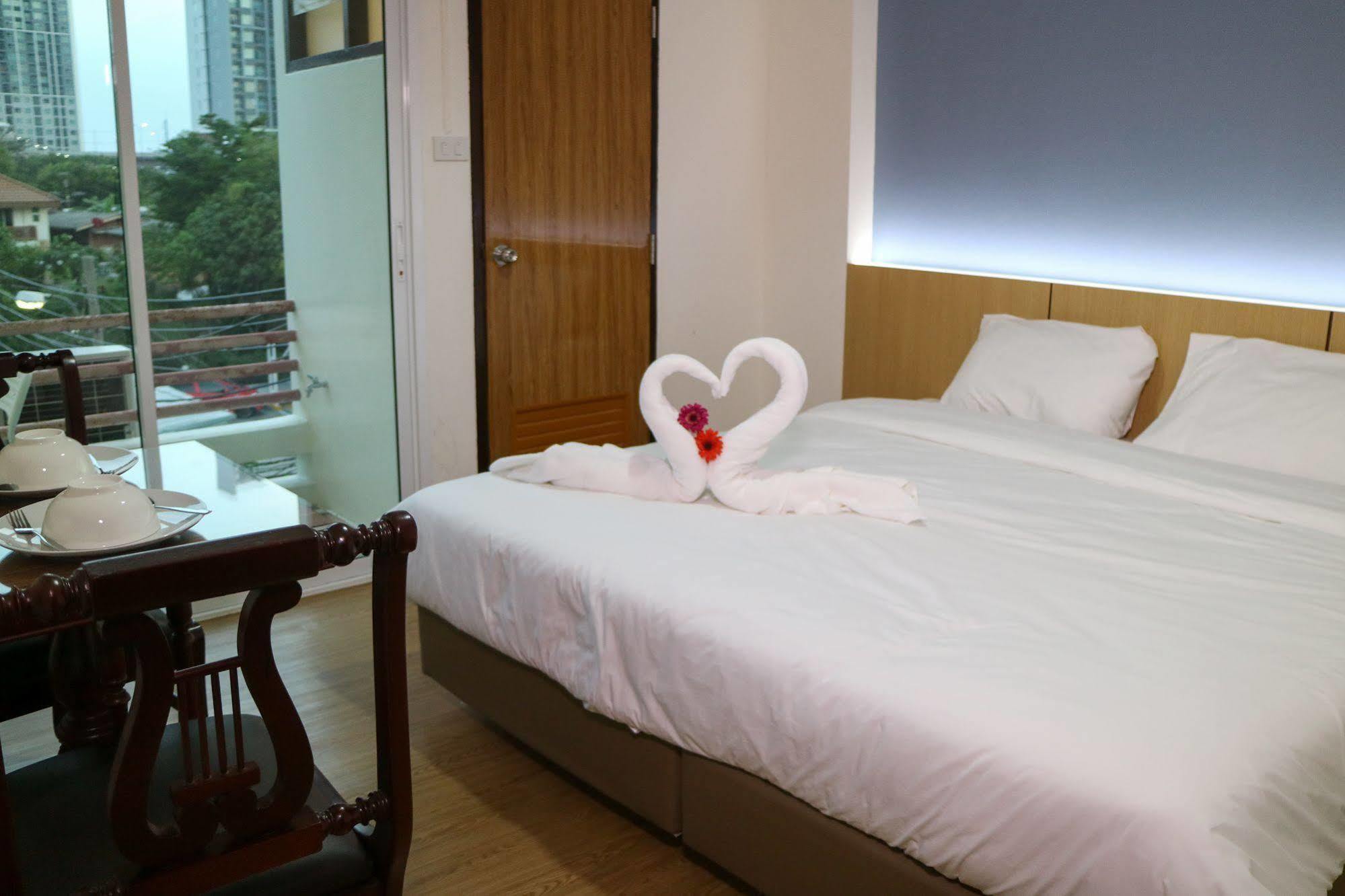 בנגקוק Beerapan Hotel מראה חיצוני תמונה