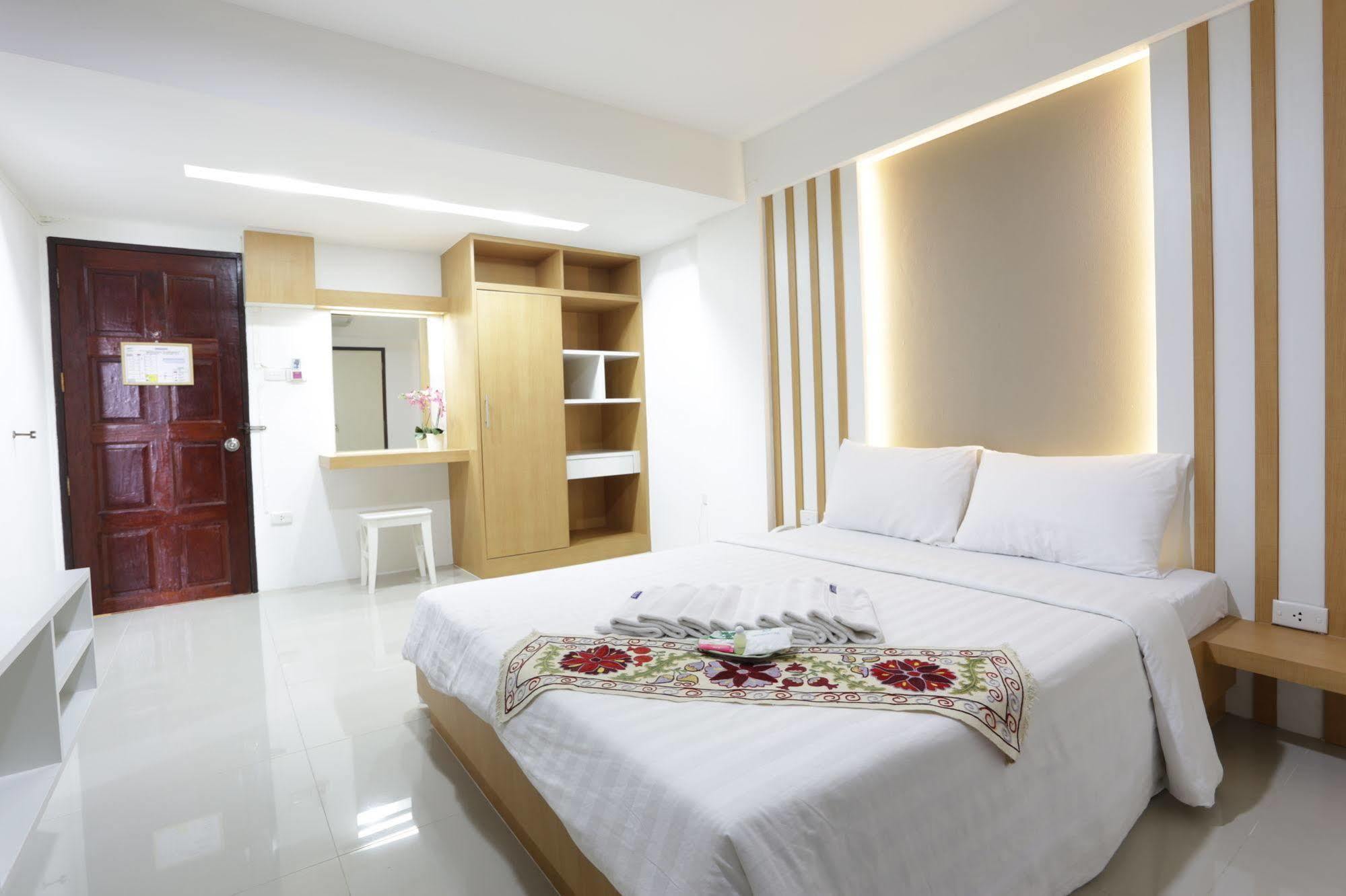 בנגקוק Beerapan Hotel מראה חיצוני תמונה