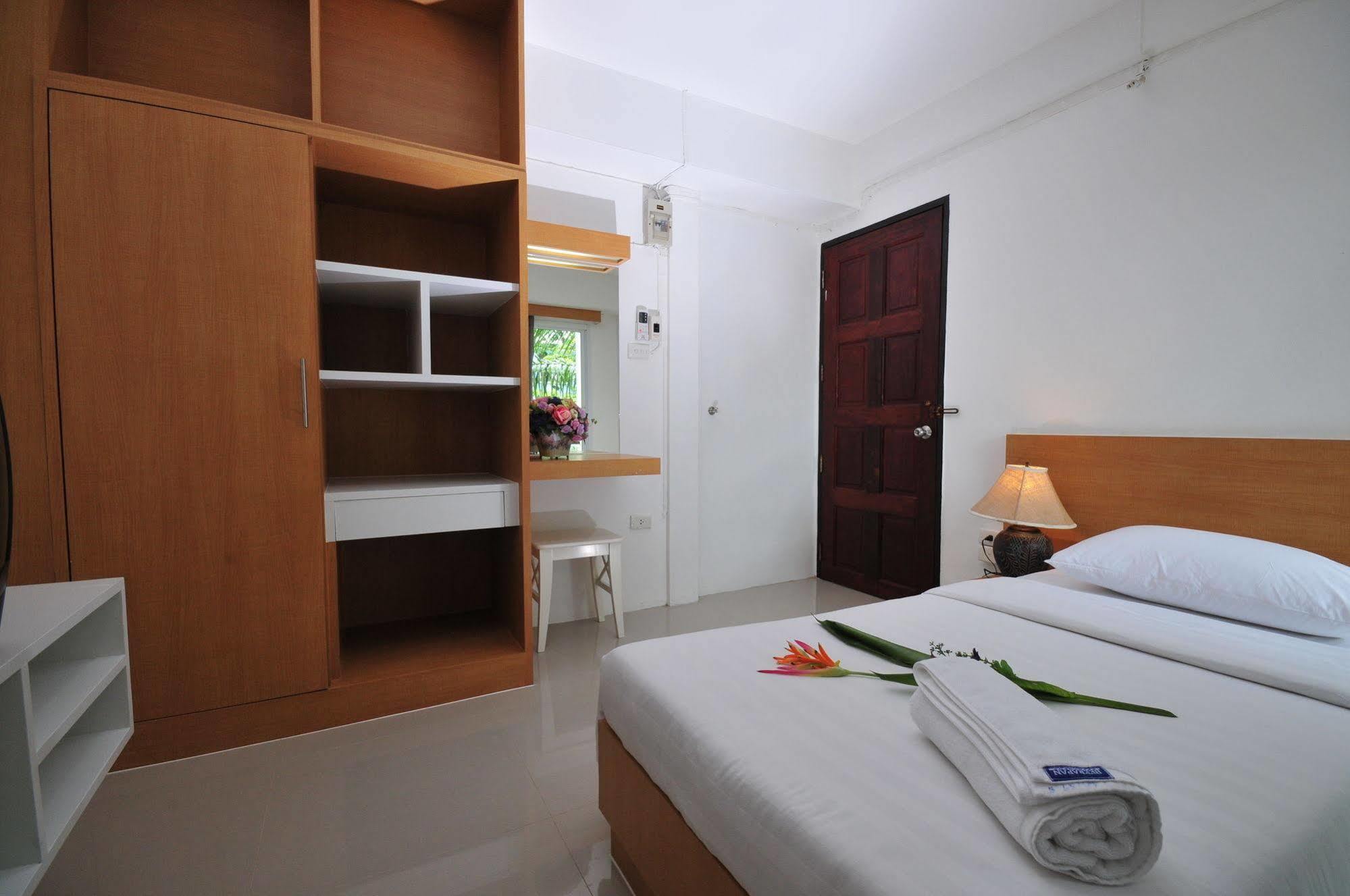 בנגקוק Beerapan Hotel מראה חיצוני תמונה