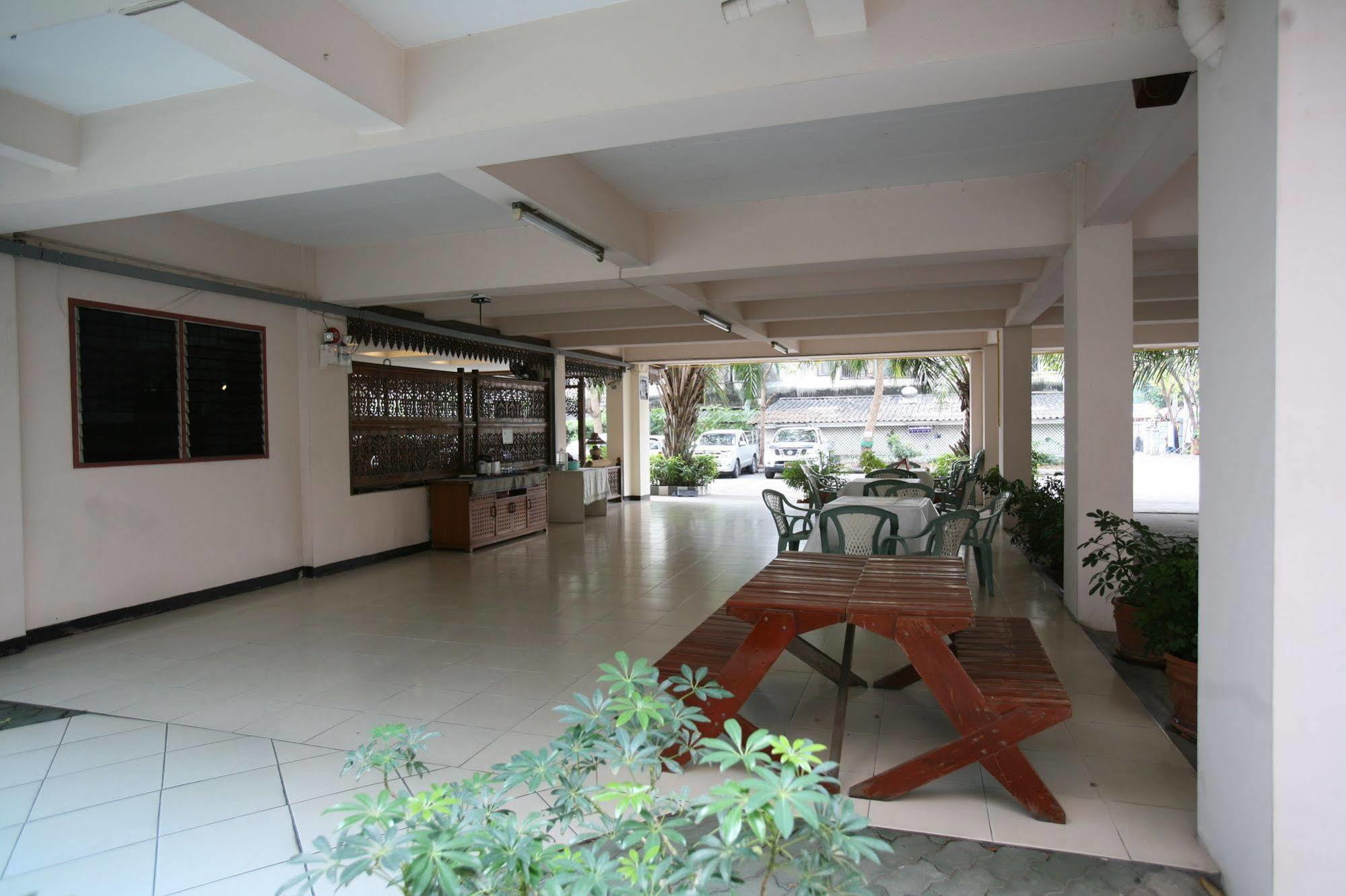 בנגקוק Beerapan Hotel מראה חיצוני תמונה