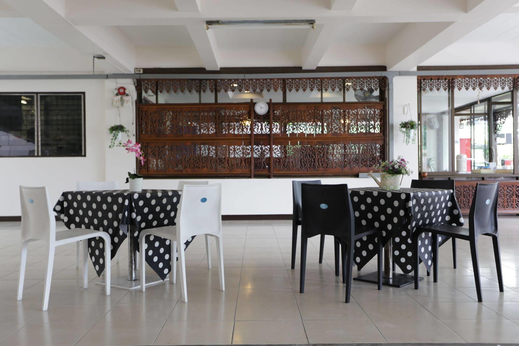 בנגקוק Beerapan Hotel מראה חיצוני תמונה