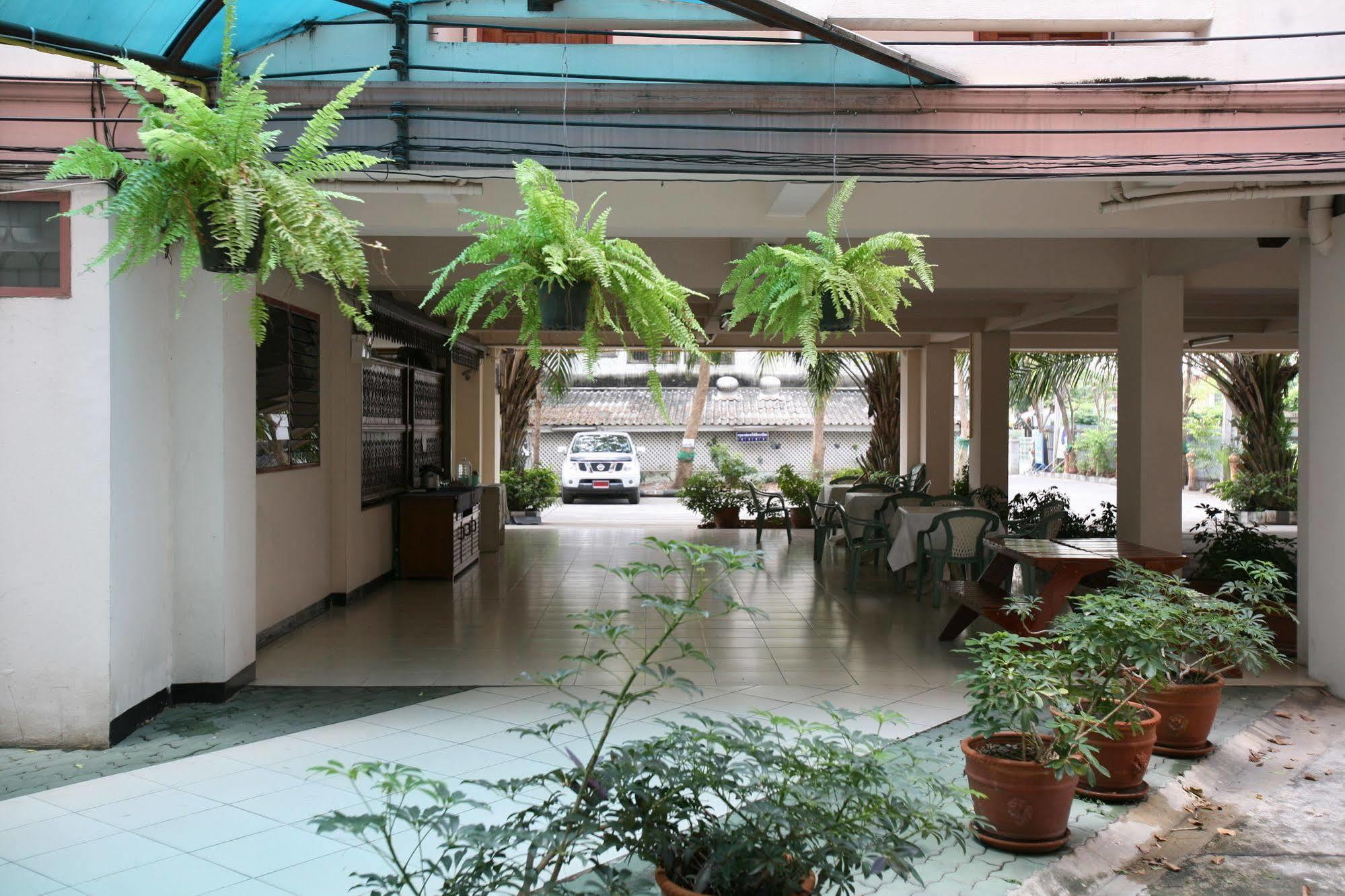 בנגקוק Beerapan Hotel מראה חיצוני תמונה