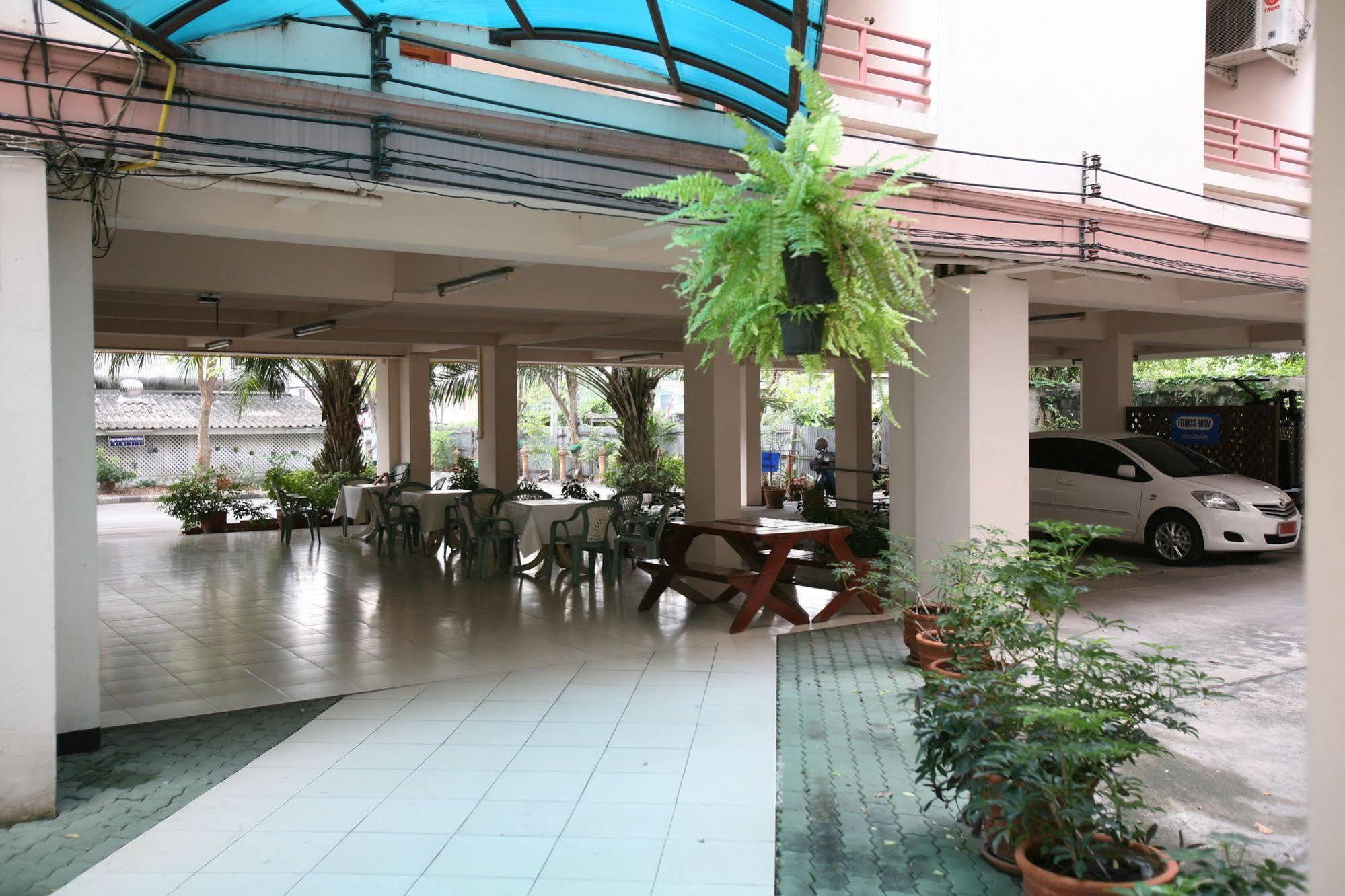 בנגקוק Beerapan Hotel מראה חיצוני תמונה