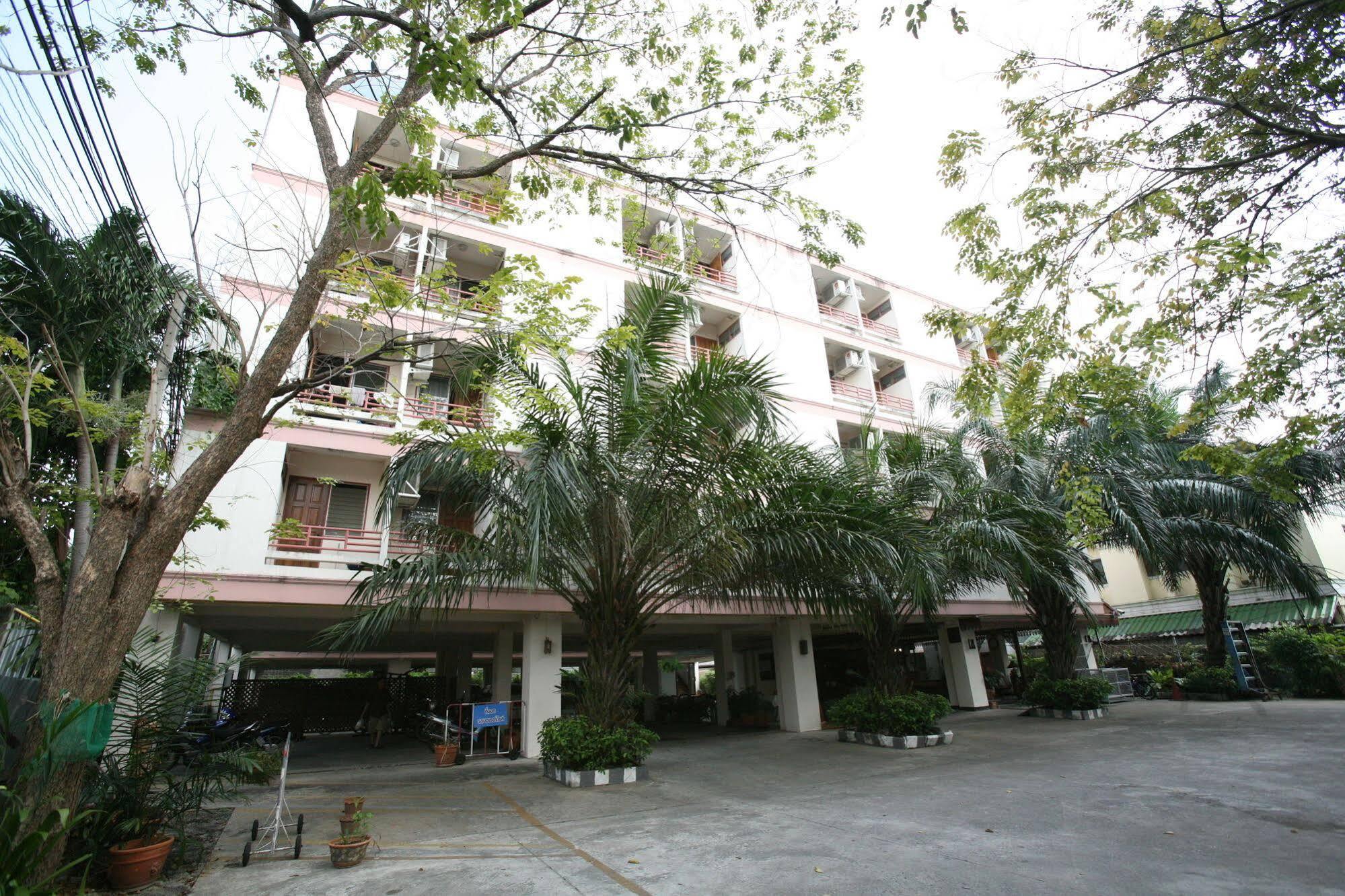 בנגקוק Beerapan Hotel מראה חיצוני תמונה