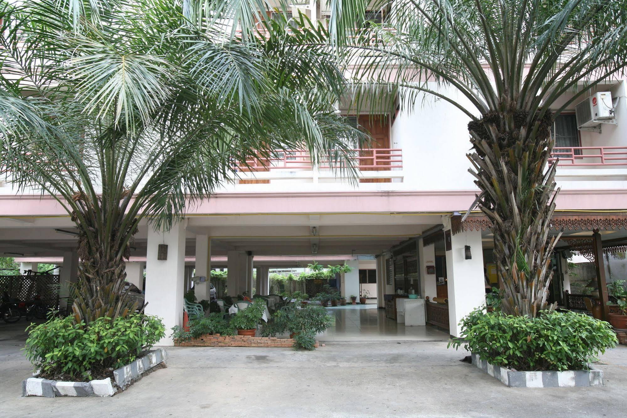בנגקוק Beerapan Hotel מראה חיצוני תמונה
